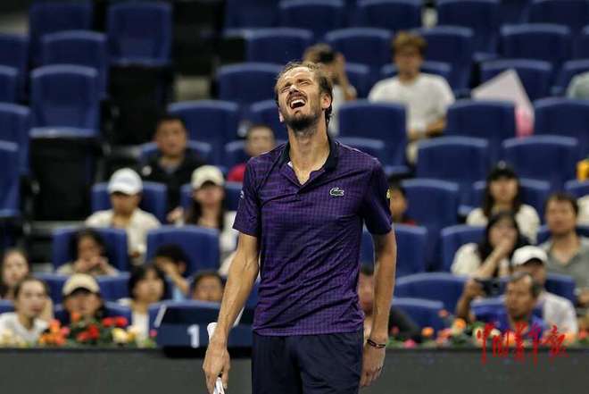 lol竞猜-包含日本网球队翻盘西班牙网球队，梅德韦杰夫制霸全场的词条