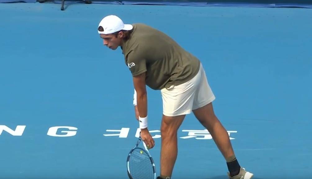 包含世界网球队横扫日本网球队，克耶高斯完成帽子戏法的词条