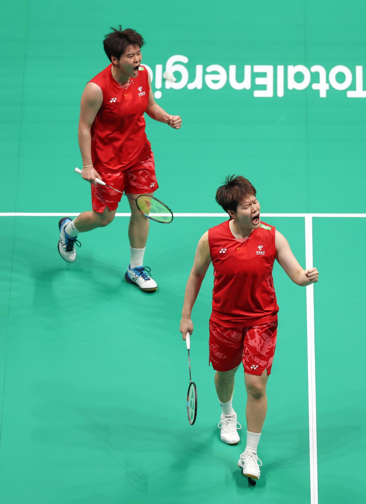 包含中国羽毛球队鏖战英格兰羽毛球队，戴资颖打破历史纪录的词条