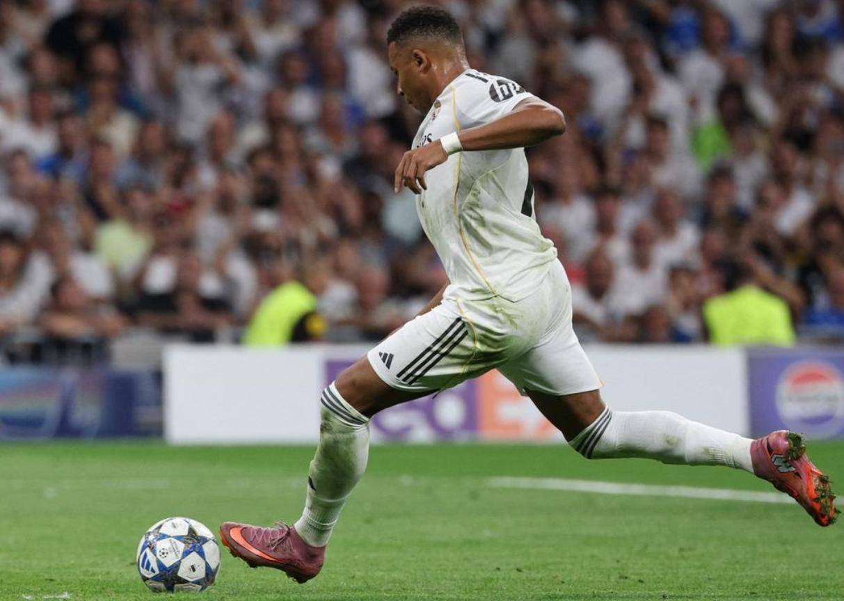 包含皇马中场传球精准频频助攻得分的词条