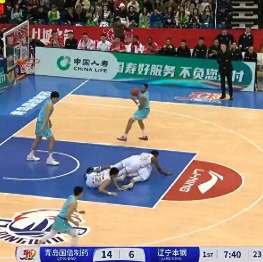 LOL电竞动态-球场上的精彩对决让人目不转睛的简单介绍