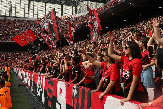 包含精彩纷呈的比赛场面成为了球迷们的狂欢盛宴的词条