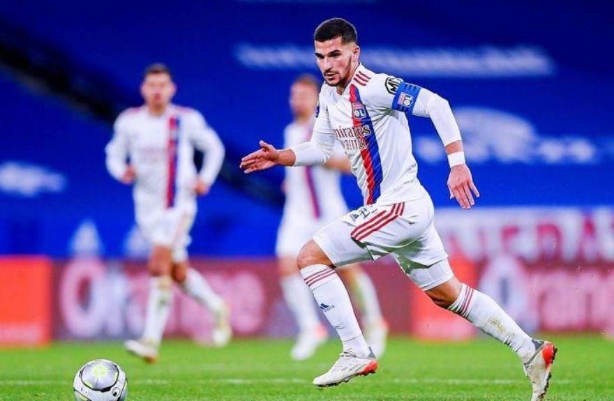 关于里昂主场大胜斯特拉斯堡，取得胜利的信息