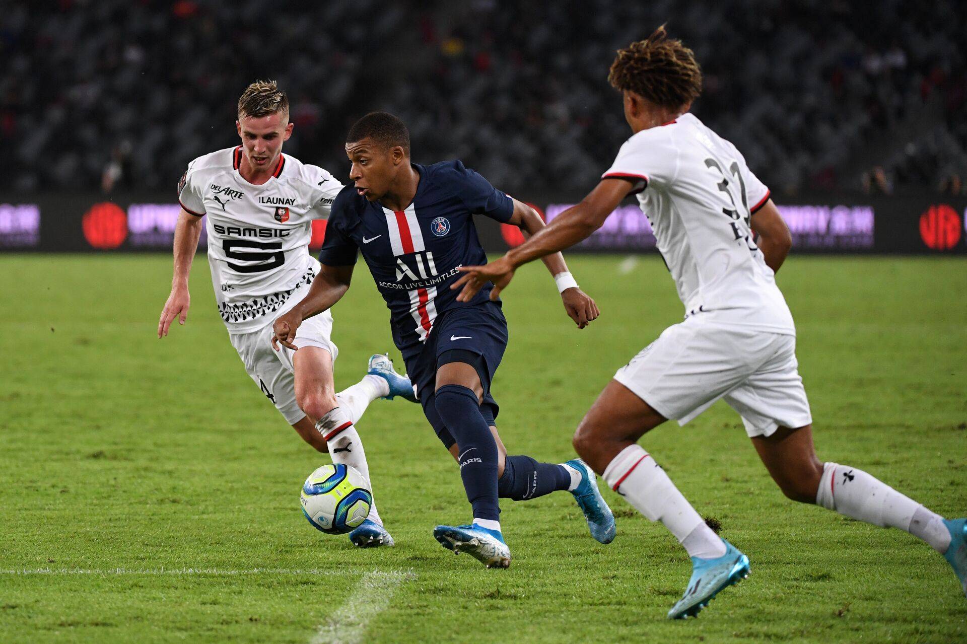 法甲赛场:巴黎圣日耳曼突破对手压力的简单介绍 法甲赛场:巴黎圣日耳曼突破对手压力的简单介绍