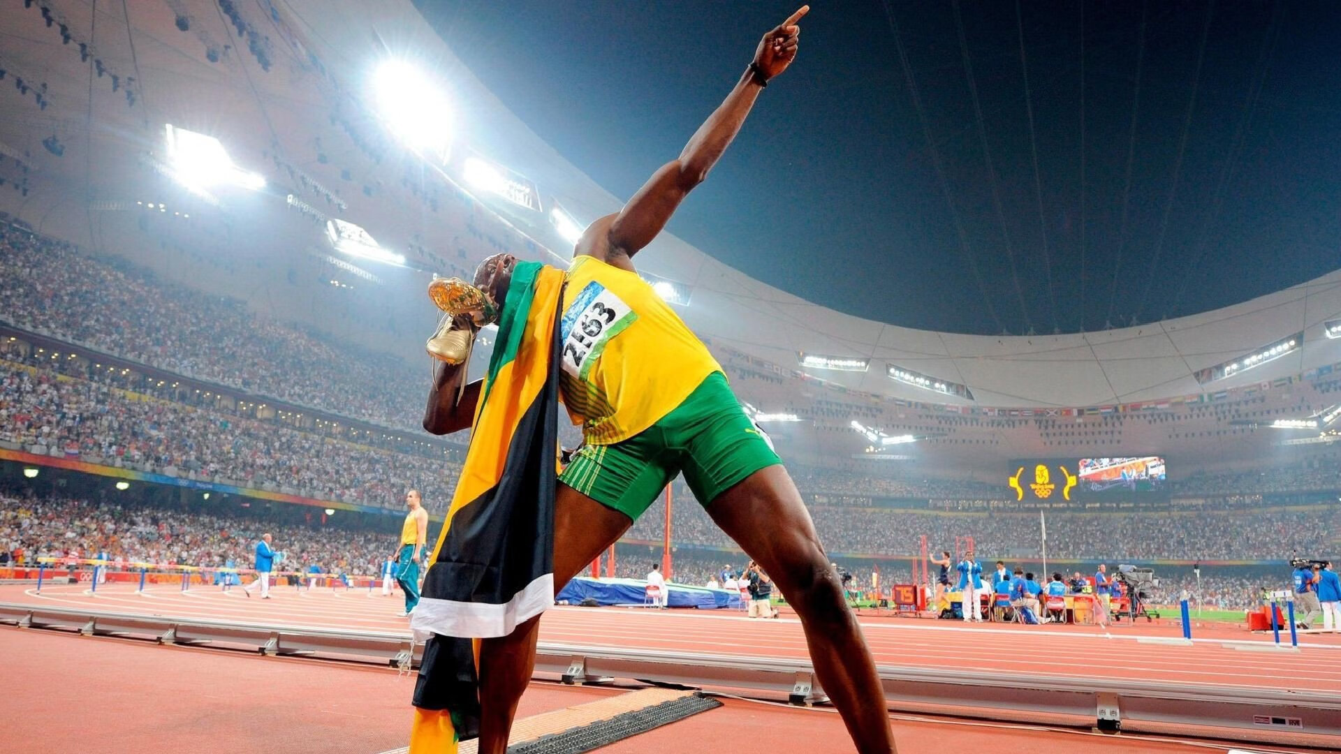 上海奇迹，周冠宇驾驭银箭，梅赛德斯史诗翻盘终结红牛王朝